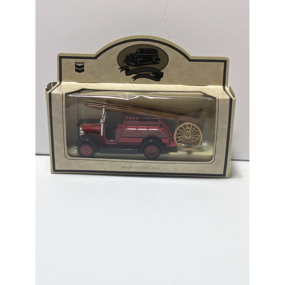 Chevron Lledo 1934 Dennis Refinery Fire Truck Die-Cast Metal Replica Red